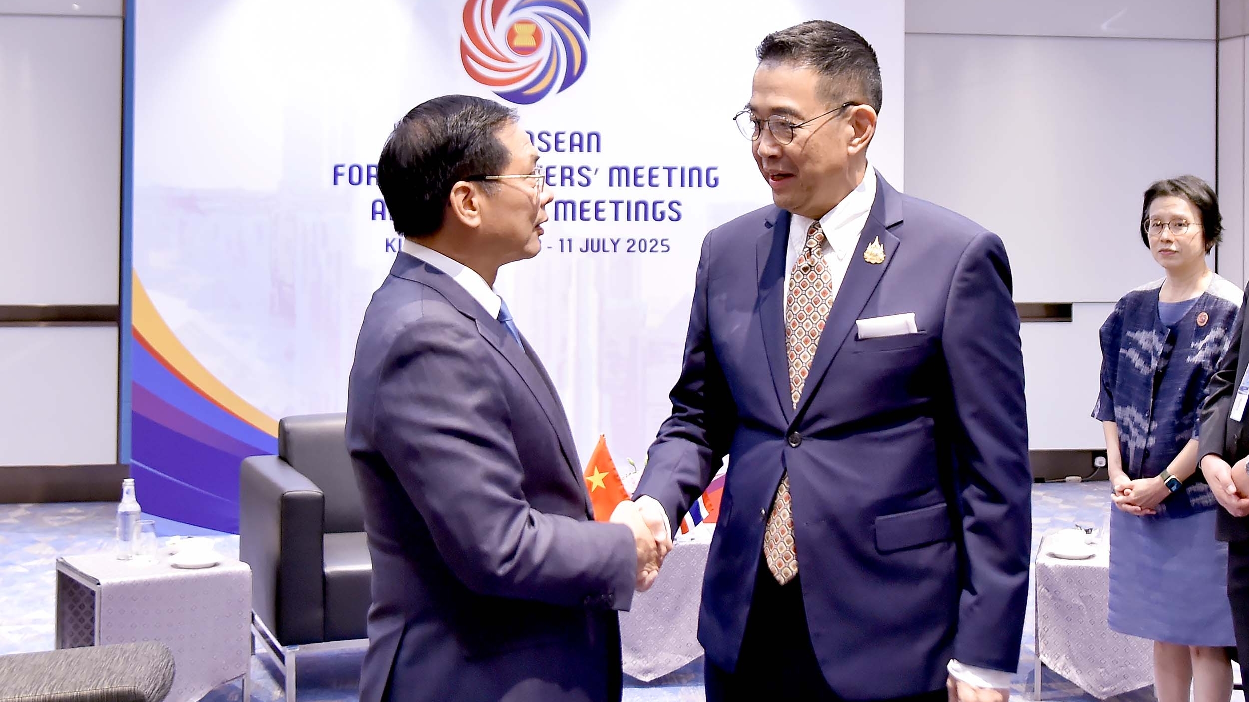 Deputy PM, FM Bui Thanh Son meets with Thai, Lao, Cambodian Foreign Ministers on AMM 58 occasion