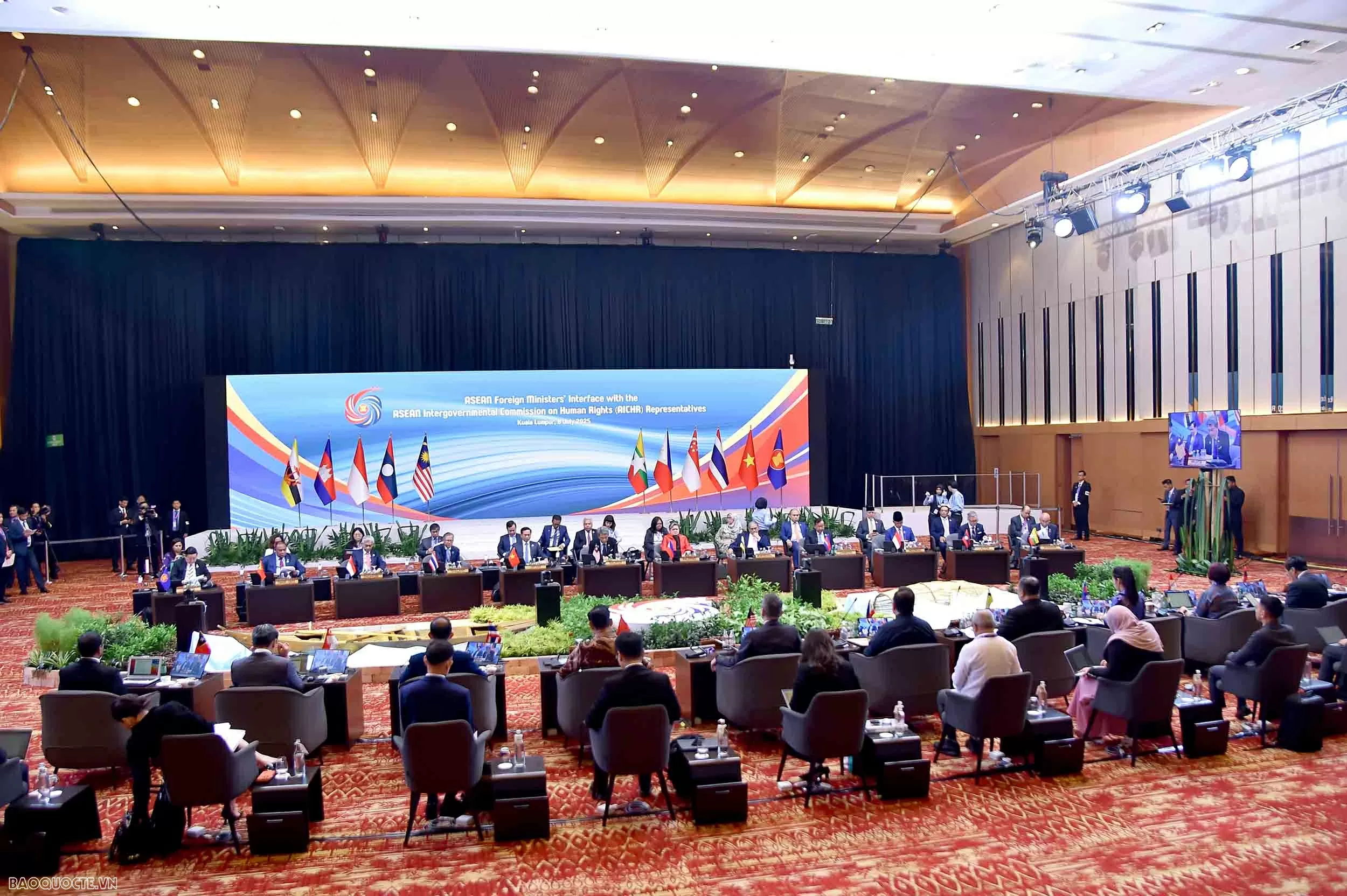 Deputy PM, FM Bui Thanh Son attends AICHR meeting, promotes comprehensive approach to human rights in ASEAN