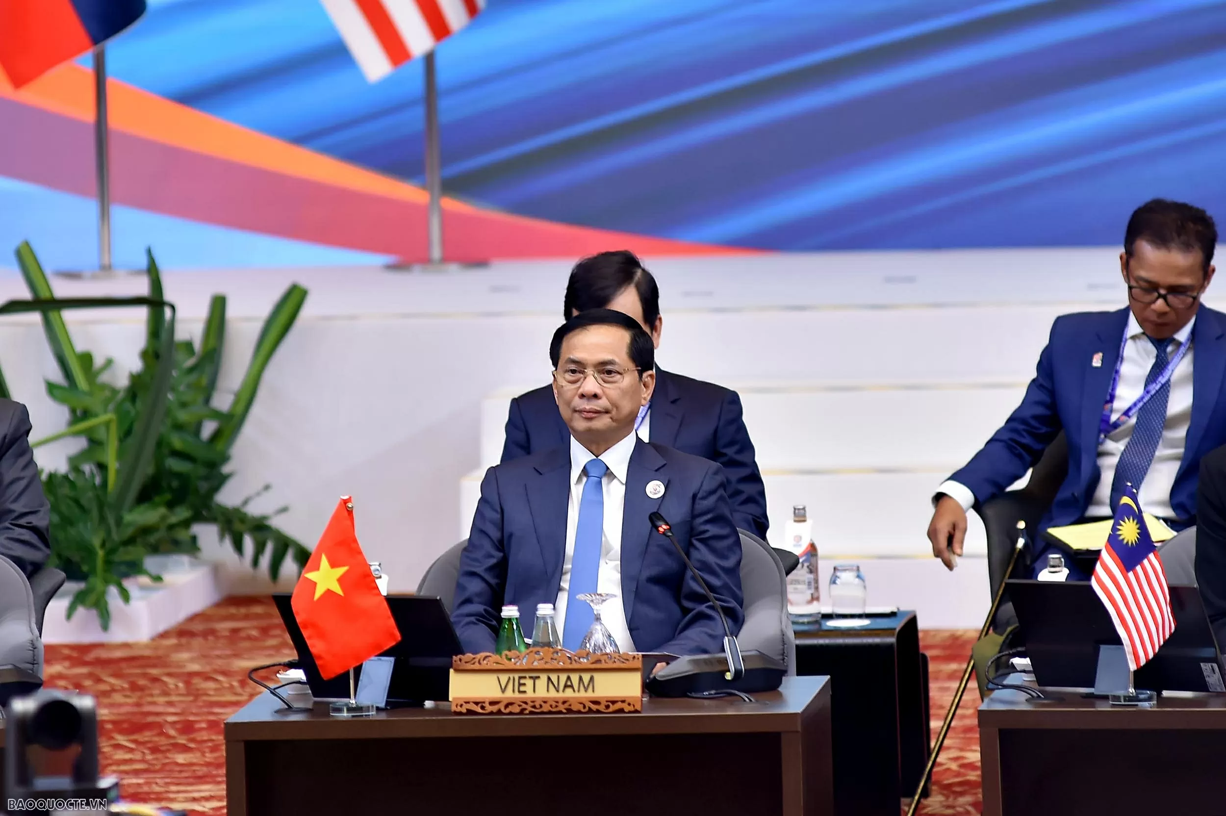 Deputy PM, FM Bui Thanh Son attends AICHR meeting, promotes comprehensive approach to human rights in ASEAN Deputy PM, FM Bui Thanh Son attends AICHR meeting, promotes comprehensive approach to human rights in ASEAN