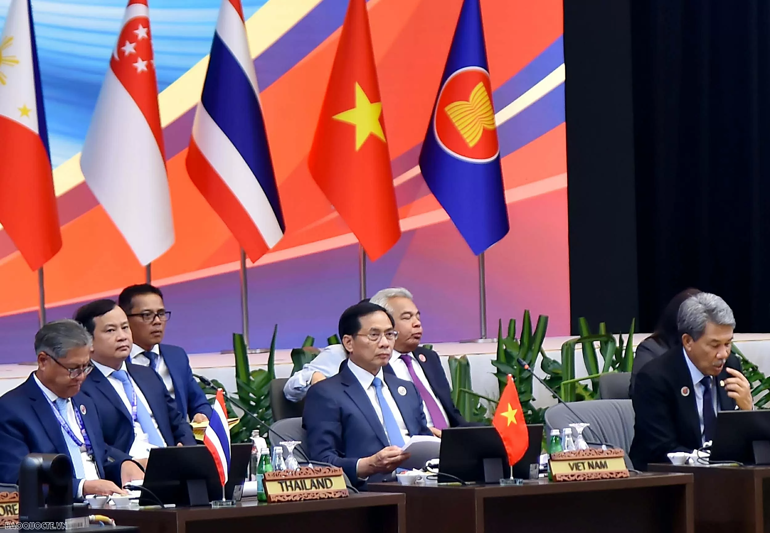 Deputy PM, FM Bui Thanh Son attends AICHR meeting, promotes comprehensive approach to human rights in ASEAN Deputy PM, FM Bui Thanh Son attends AICHR meeting, promotes comprehensive approach to human rights in ASEAN