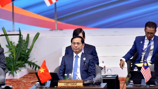 Deputy PM, FM Bui Thanh Son attends AICHR meeting, promotes comprehensive approach to human rights in ASEAN