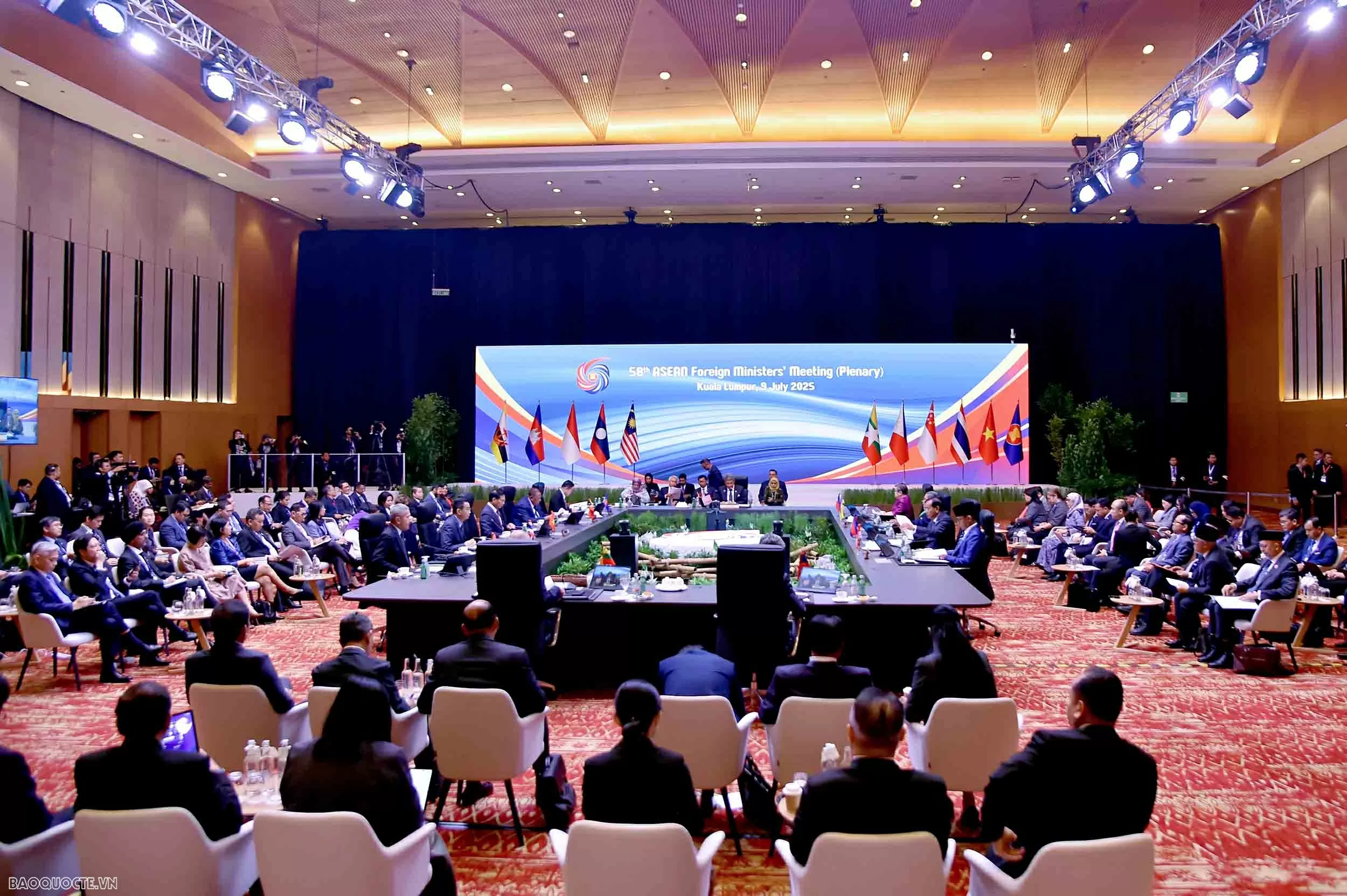 Deputy PM, FM Bui Thanh Son proposes three key orientations for ASEAN at AMM-58 in Kuala Lumpur