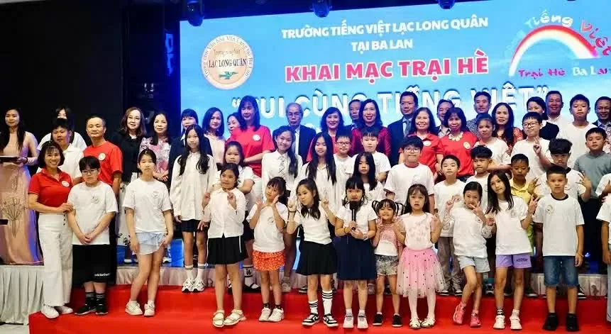Deputy Minister of Foreign Affairs Le Thi Thu Hang visits the Vietnamese community in Poland