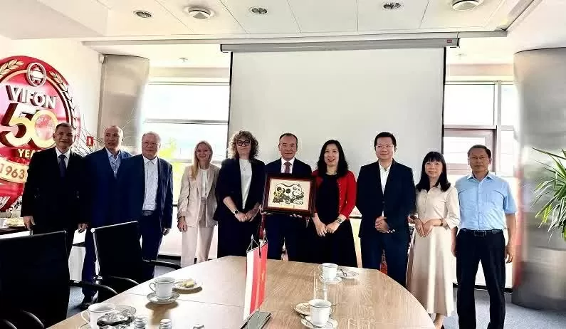 Deputy Minister of Foreign Affairs Le Thi Thu Hang visits the Vietnamese community in Poland
