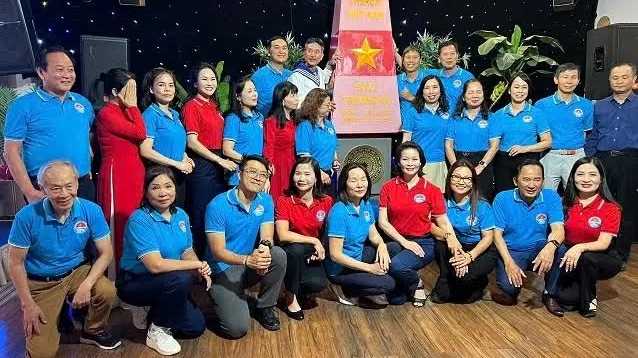 Deputy Foreign Minister Le Thi Thu Hang meets with Vietnamese community in Poland