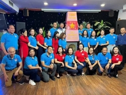 Deputy Foreign Minister Le Thi Thu Hang meets with Vietnamese community in Poland