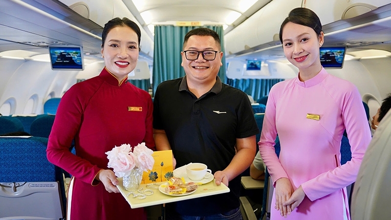Vietnam Airlines marks 30-year milestone with 350 millionth passenger