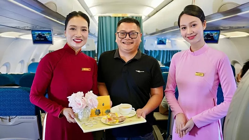 Vietnam Airlines marks 30-year milestone with 350 millionth passenger