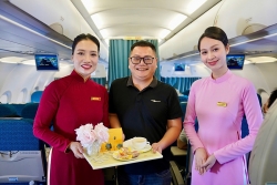 Vietnam Airlines marks 30-year milestone with 350 millionth passenger