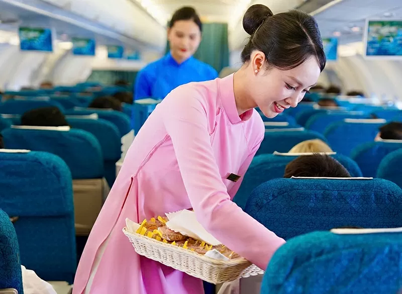 Vietnam Airlines đón hành khách thứ 350 triệu sau 30 năm thành lập