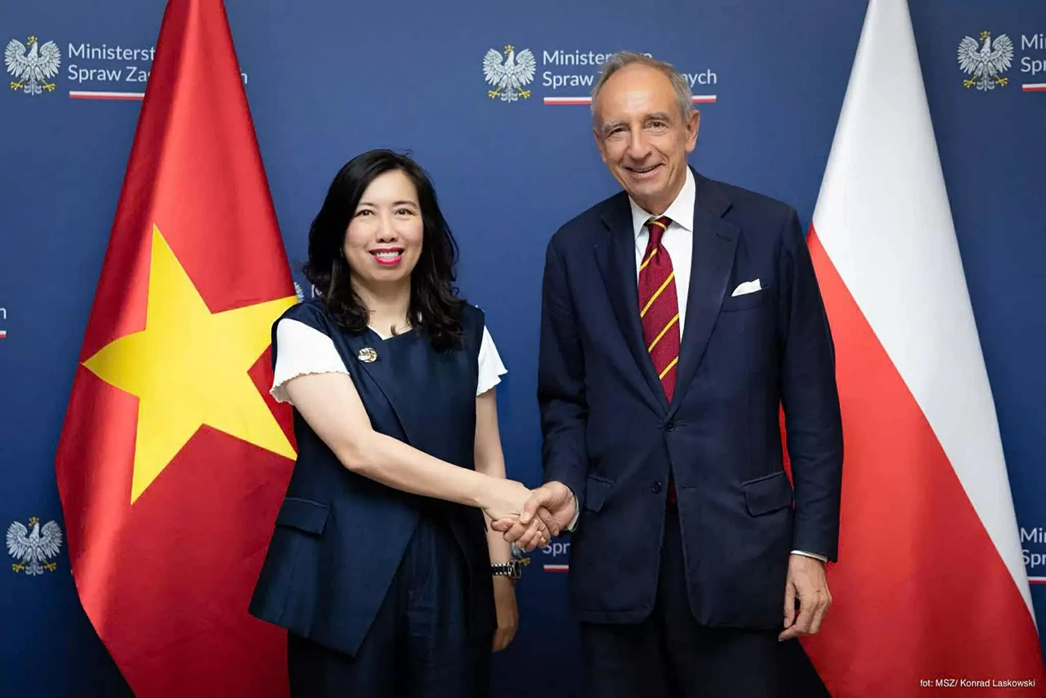 Vietnam always attaches importance to and wishes to strengthen multifaceted cooperation with Poland