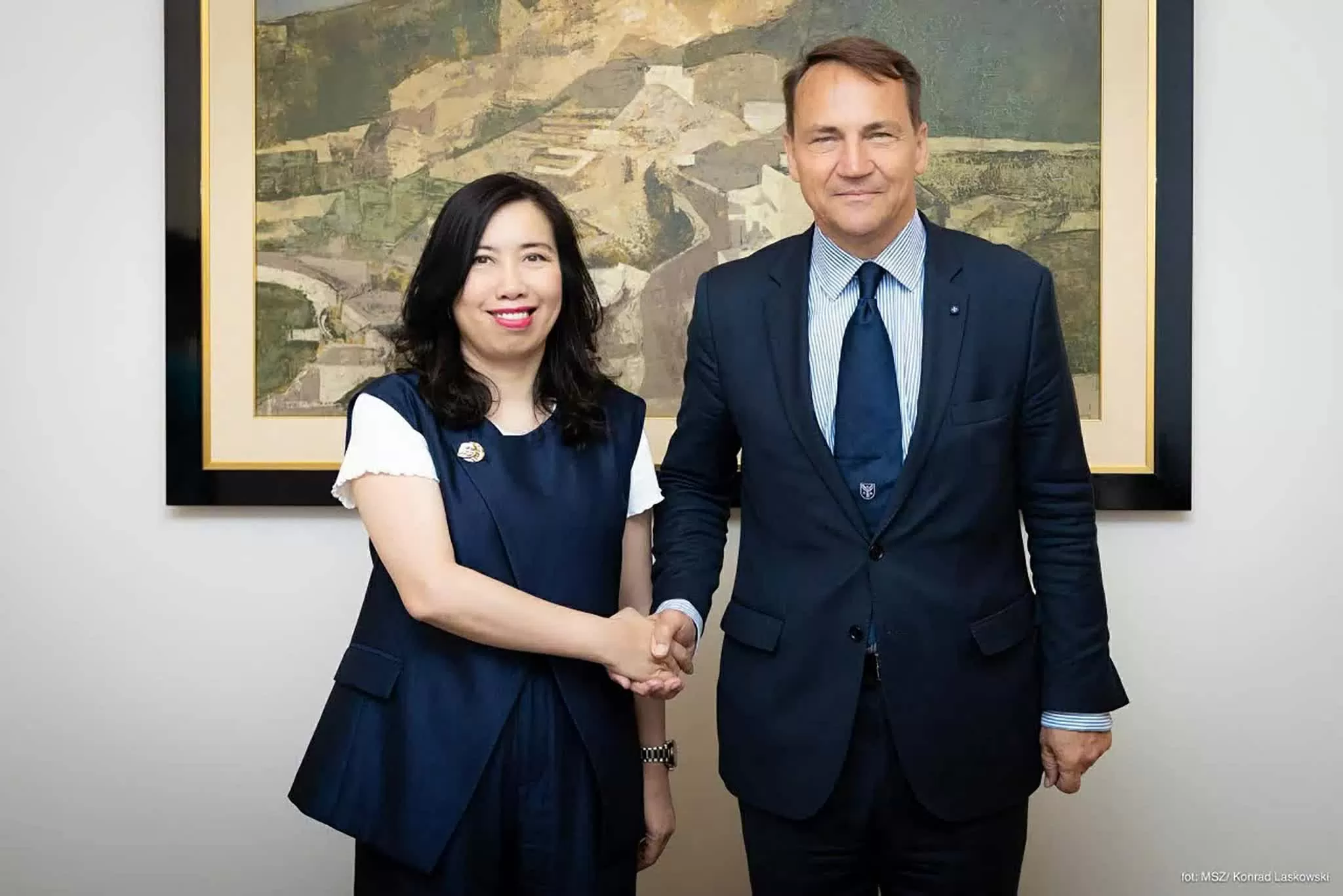 Vietnam always attaches importance to and wishes to strengthen multifaceted cooperation with Poland