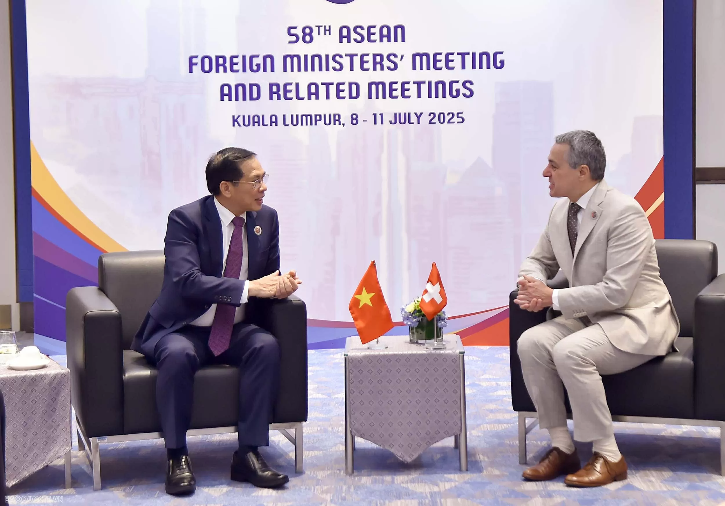 Deputy PM, FM Bui Thanh Son meets with Japanese, Swiss foreign ministers on AMM 58 occasion