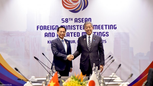 Deputy PM, FM Bui Thanh Son meets with Japanese, Swiss Foreign Ministers on AMM 58 occasion