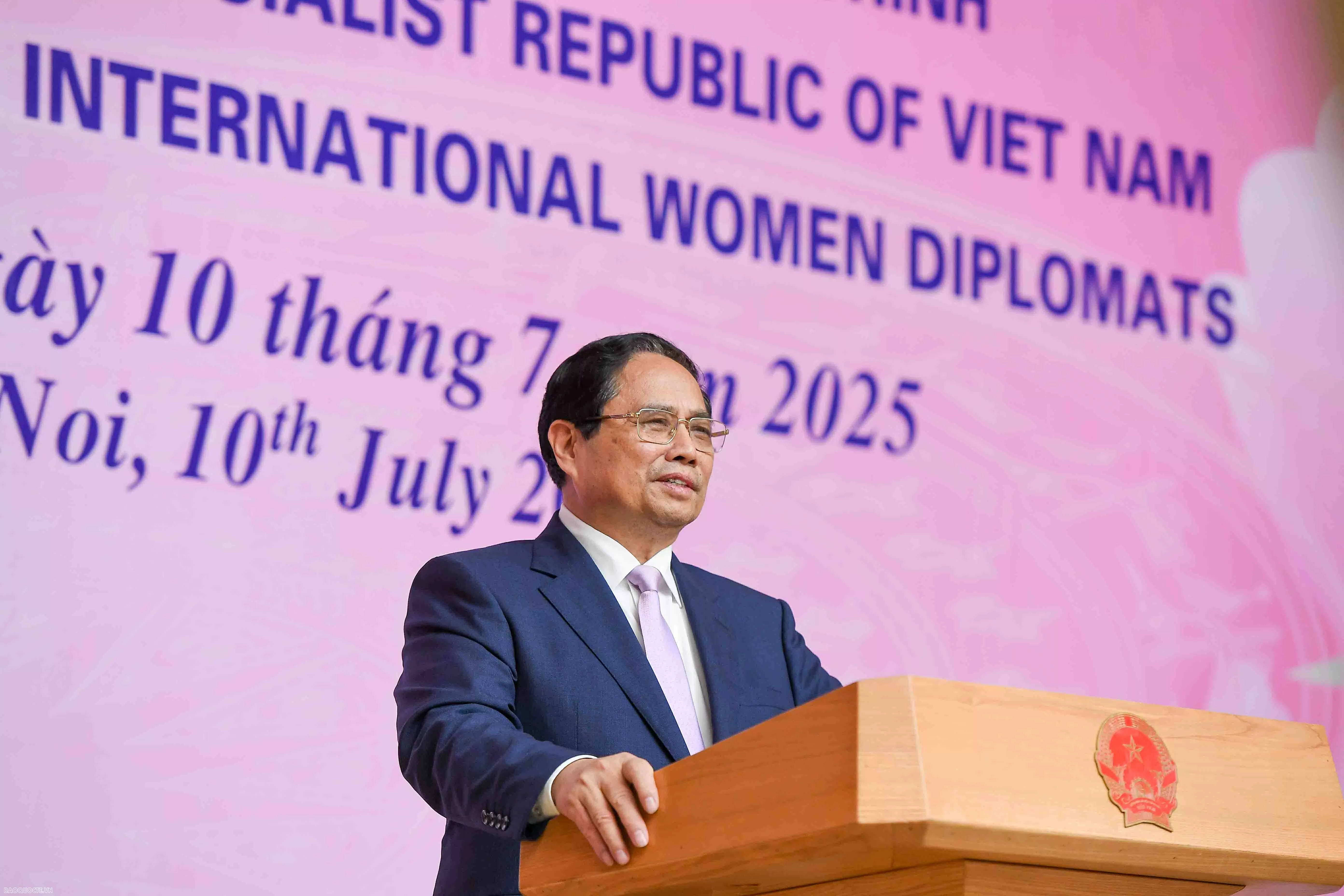 Prime Minister Pham Minh Chinh meets with Vietnamese, international female diplomats