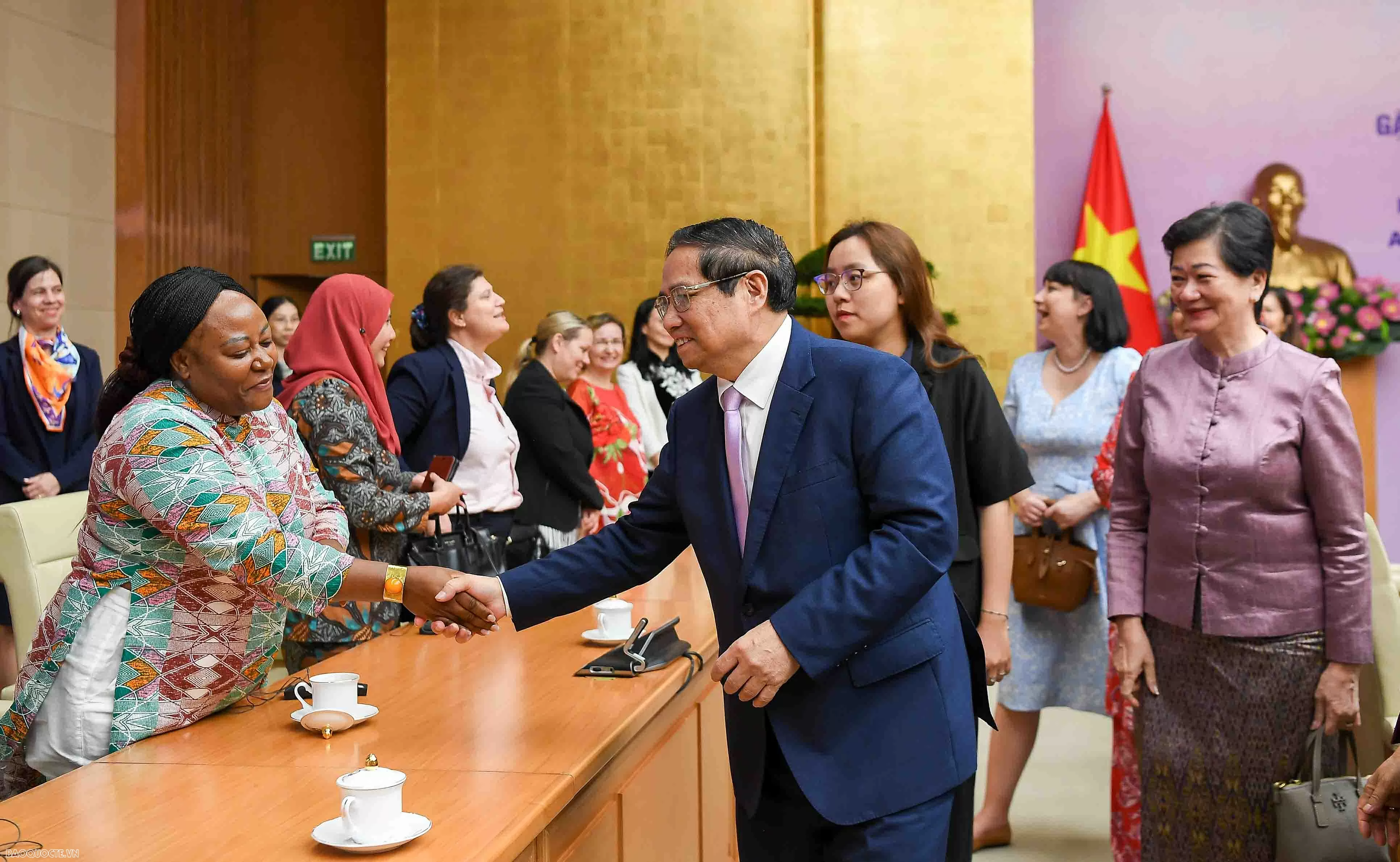 Prime Minister Pham Minh Chinh meets with Vietnamese, international female diplomats