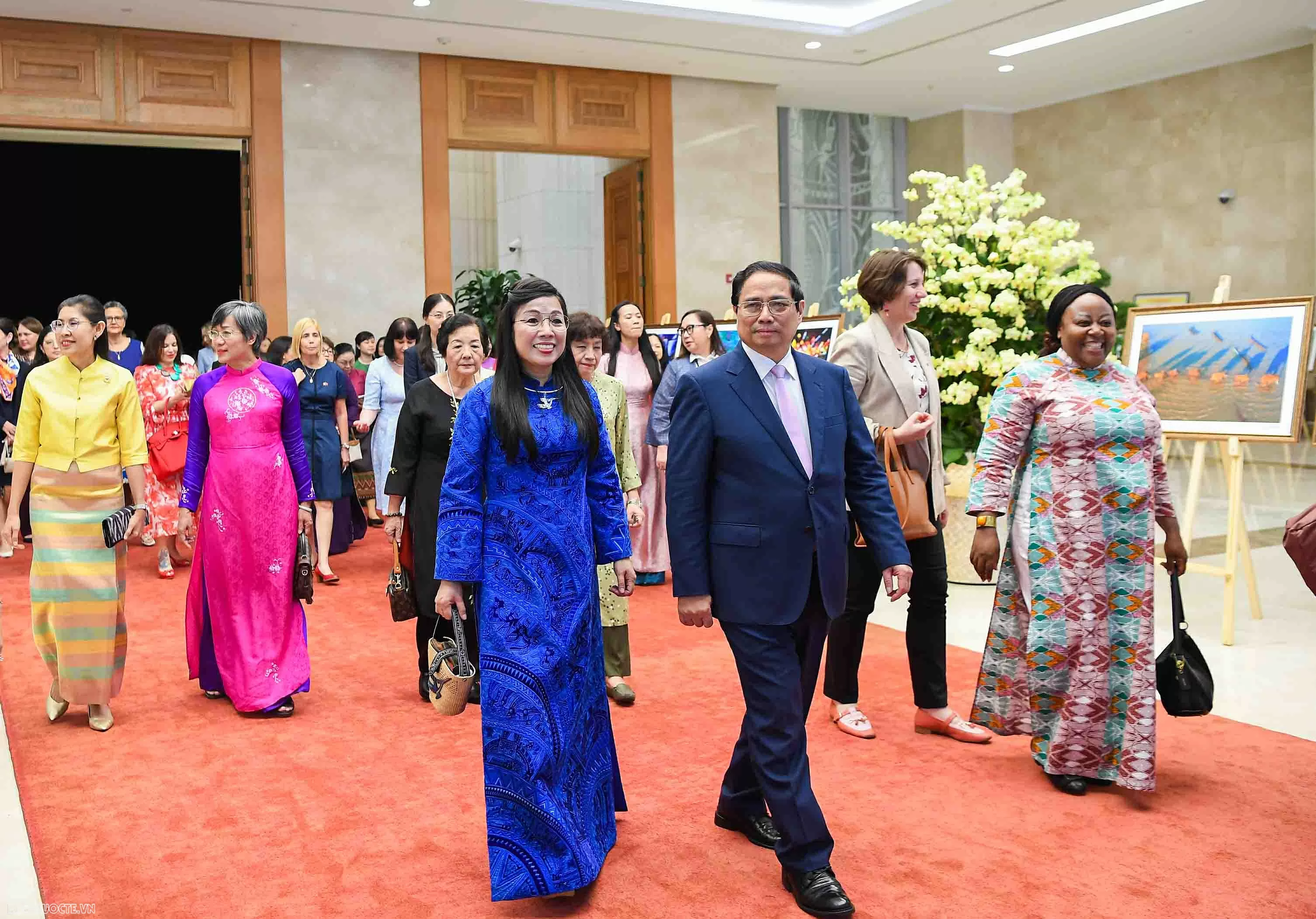 Prime Minister Pham Minh Chinh meets with Vietnamese, international women diplomats