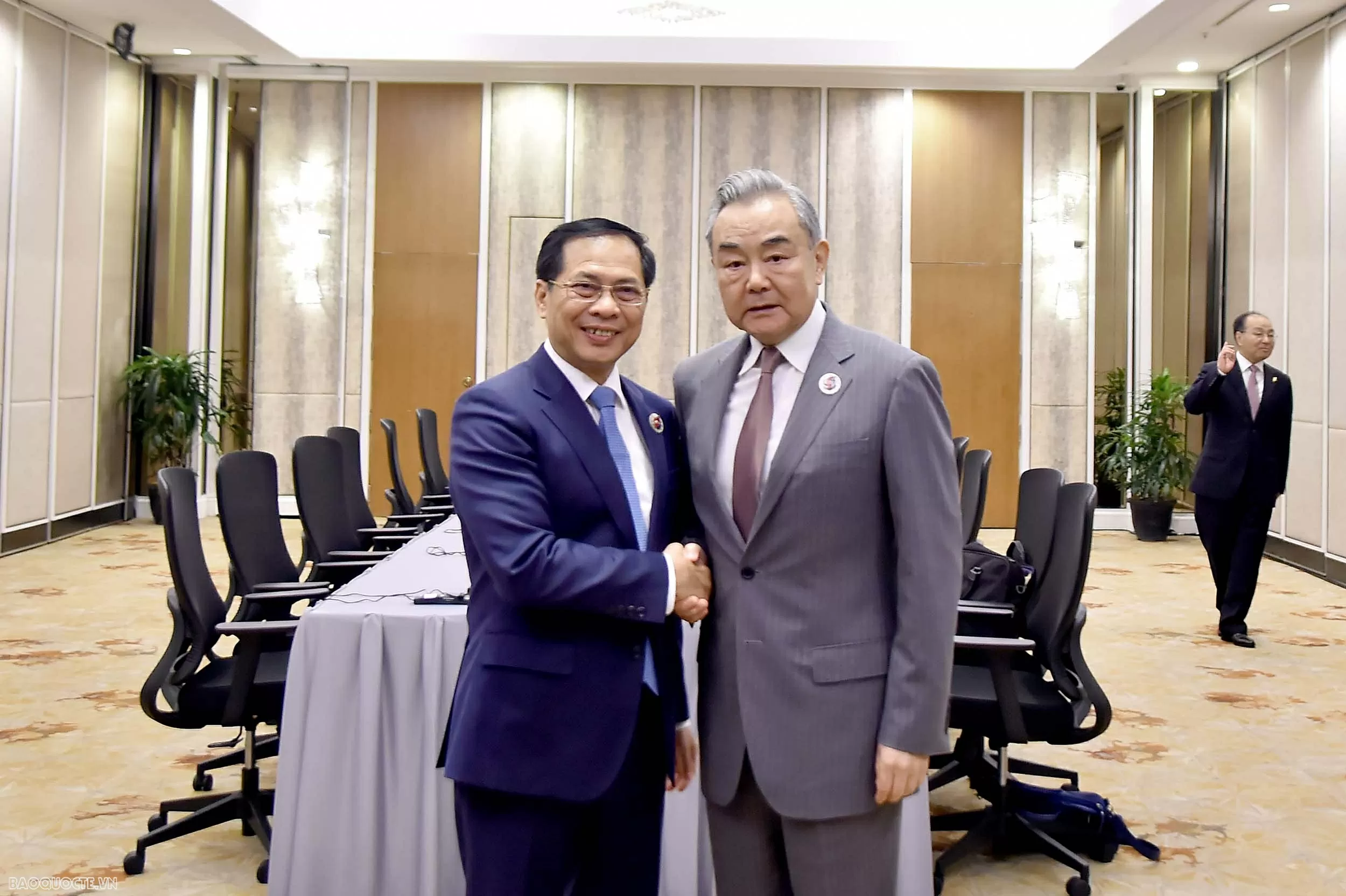 Deputy PM, FM Bui Thanh Son holds meetings with Chinese, Australian, Algerian Foreign Ministers on AMM 58 occasion Deputy PM, FM Bui Thanh Son holds meetings with Chinese, Australian, Algerian Foreign Ministers on AMM 58 occasion