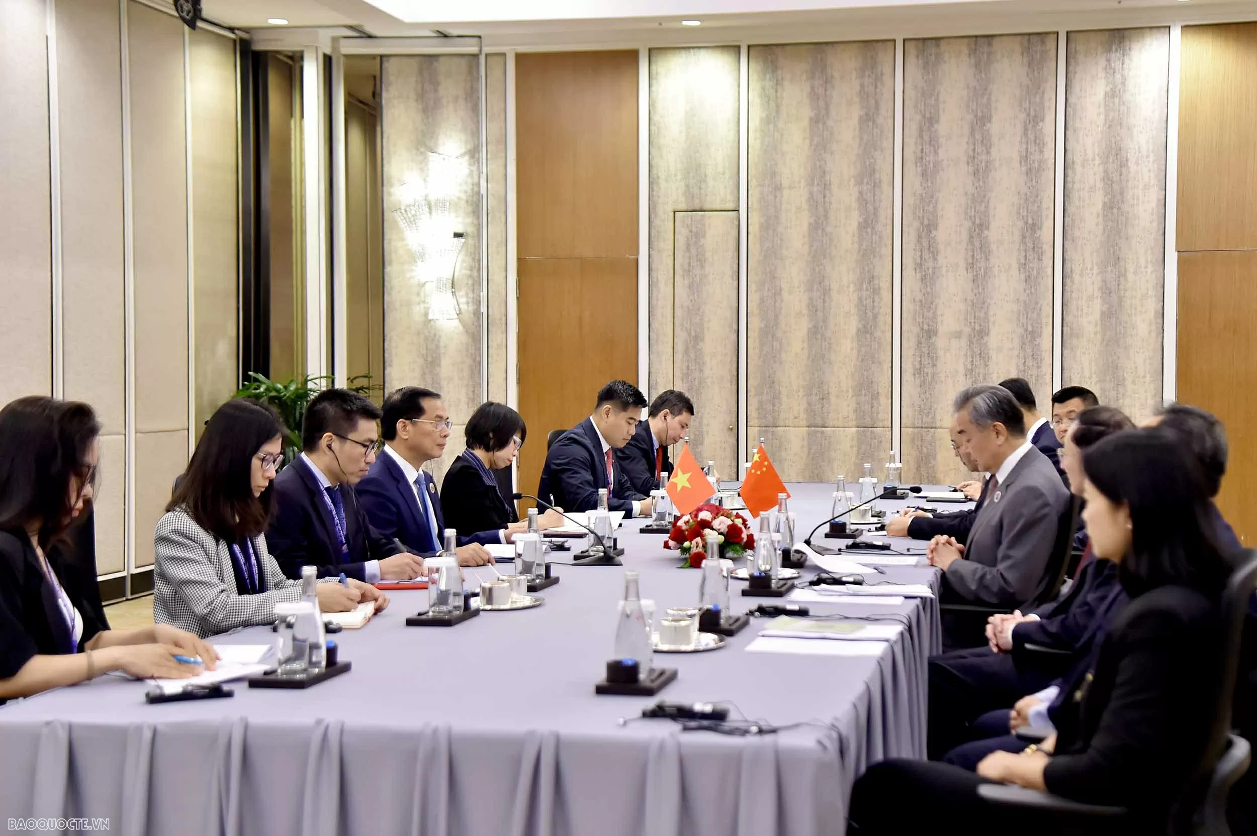 Deputy PM, FM Bui Thanh Son holds meetings with Chinese, Australian, Algerian Foreign Ministers on AMM 58 occasion