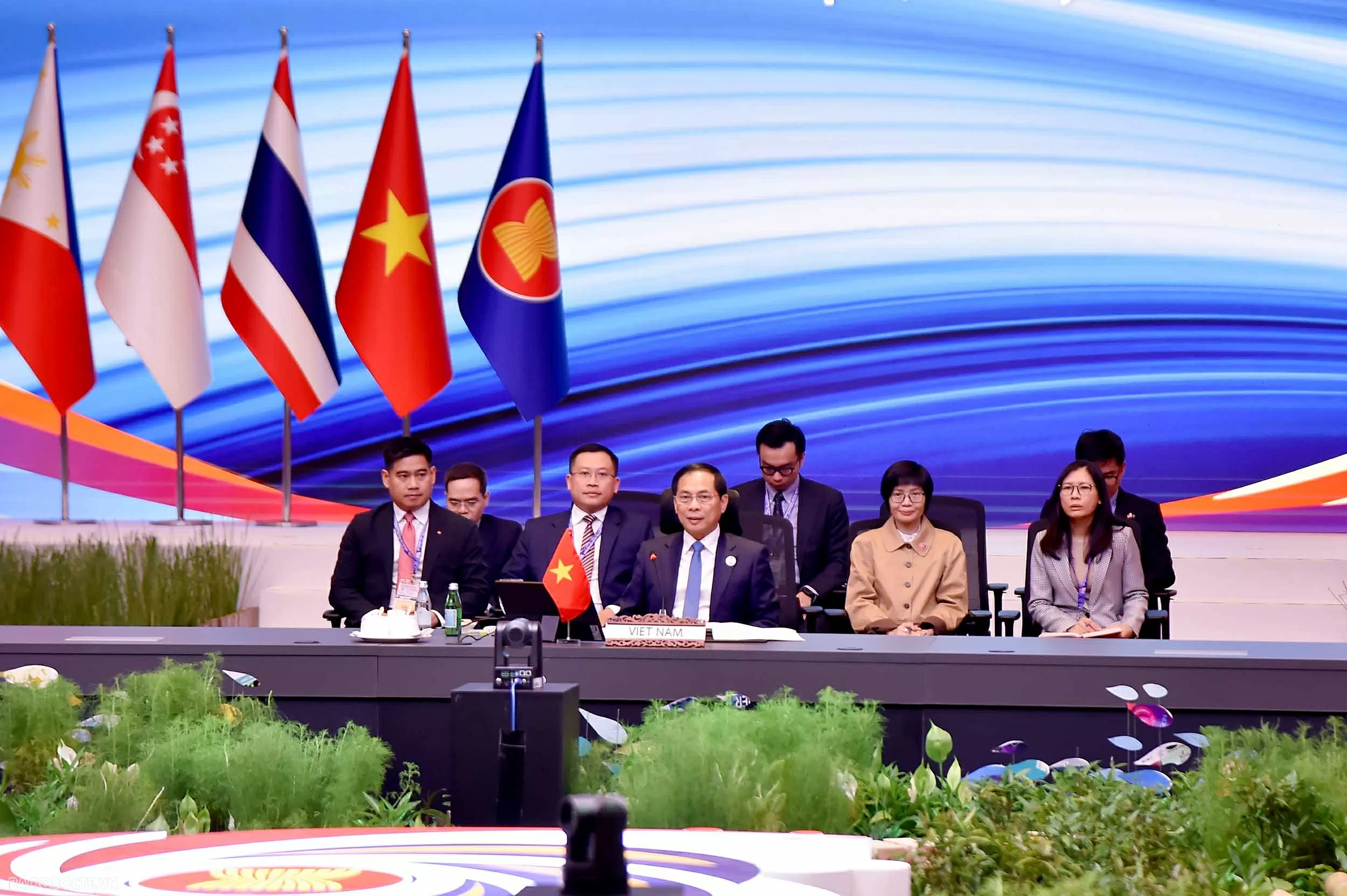 Phát biểu tại Hội nghị ASEAN-Anh, Phó Thủ tướng, Bộ trưởng Bùi Thanh Sơn nhấn mạnh quan hệ Đối tác Đối thoại ASEAN-Anh đã có nhiều phát triển ấn tượng trong thời gian ngắn sau khi thiết lập năm 2021. Phát biểu tại Hội nghị ASEAN-Anh, Phó Thủ tướng, Bộ trưởng Bùi Thanh Sơn nhấn mạnh quan hệ Đối tác Đối thoại ASEAN-Anh đã có nhiều phát triển ấn tượng trong thời gian ngắn sau khi thiết lập năm 2021.