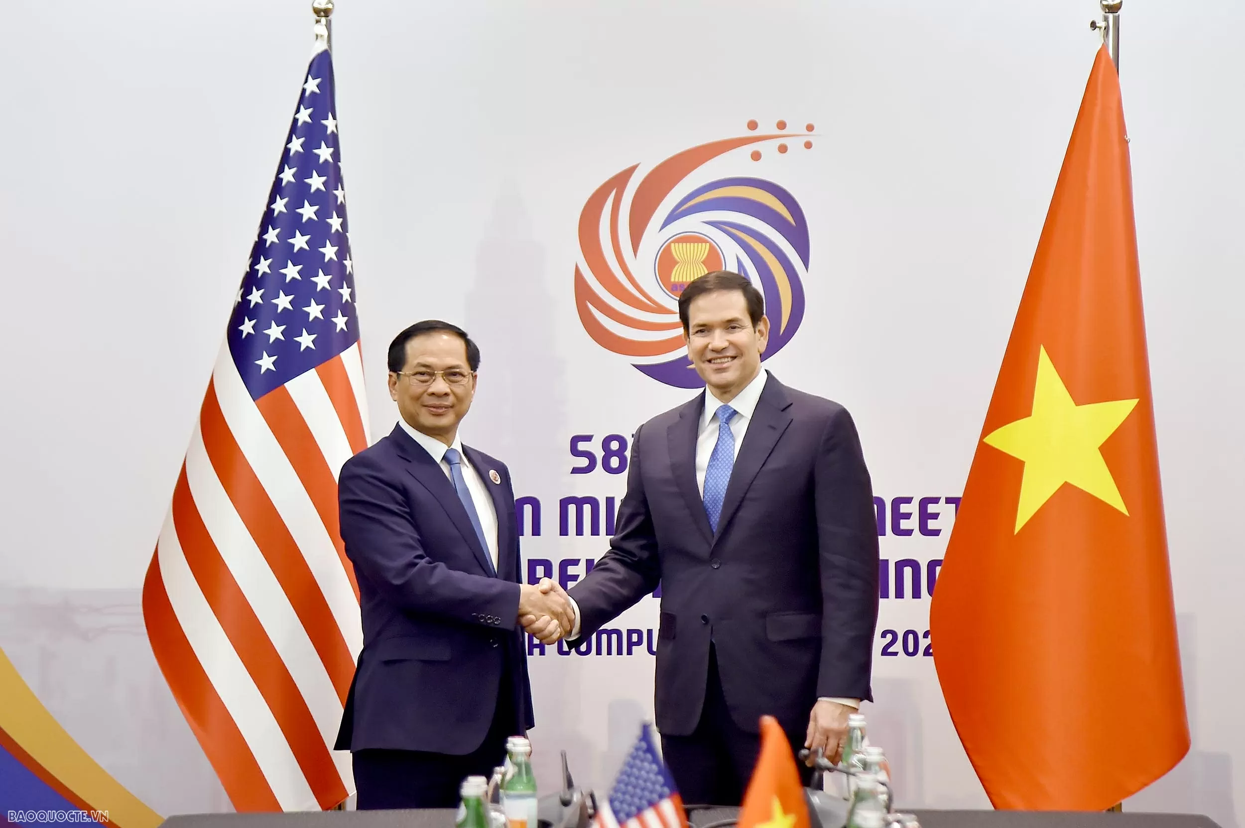 Deputy PM, FM Bui Thanh Son meets with US, EC, UK officials in Kuala Lumpur