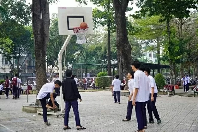 Ho Chi Minh City proposes ban on student phone use in schools