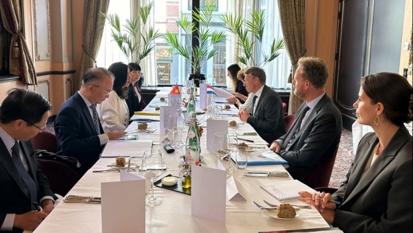 Vietnam, Netherlands officials hold first Deputy-Ministerial political consultation in The Hague