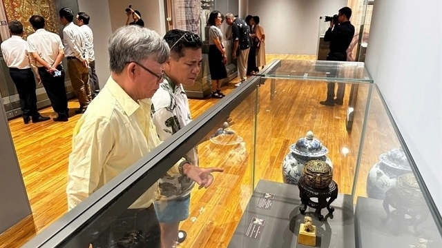 Da Nang Museum begins exhibition of rare ancient antiques