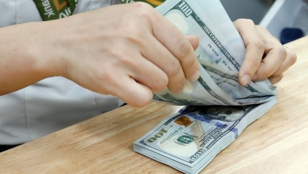 Reference exchange at 25,126 VND on July 14, down 2 VND