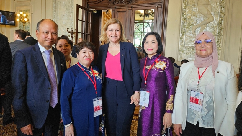 NA Vice Chairwoman Nguyen Thi Thanh holds bilateral meetings on APF-50 occasion