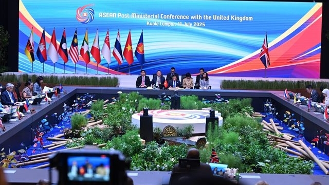 Deputy PM, FM Bui Thanh Son co-chairs ASEAN-UK, attends ASEAN-EU, EAS Foreign Ministers’ Meetings in Kuala Lumpur