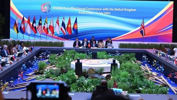 Deputy PM, FM Bui Thanh Son co-chairs ASEAN-UK, attends ASEAN-EU, EAS Foreign Ministers’ Meetings in Kuala Lumpur