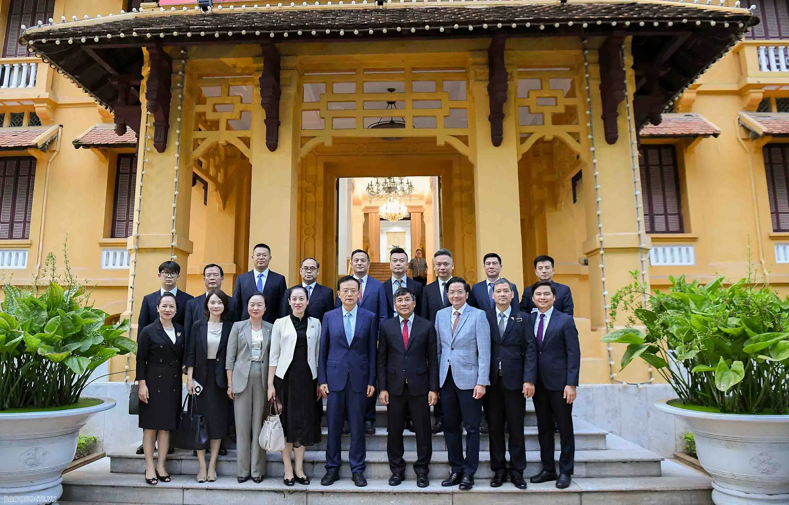 Permanent Deputy Minister Nguyen Minh Vu receives Director of the Foreign Affairs Office of the Guangxi Zhuang Autonomous Region, China