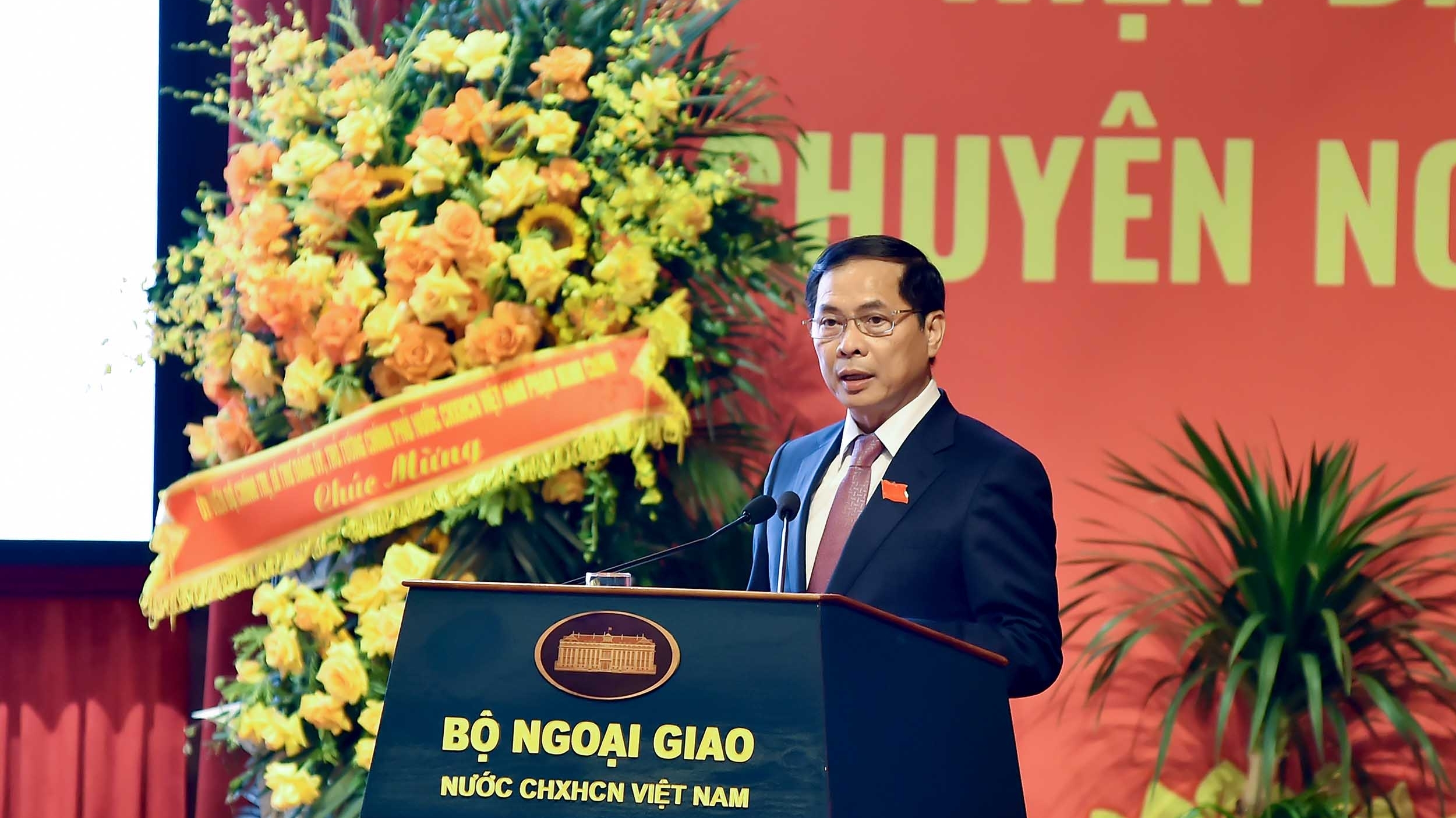 Prime Minister Pham Minh Chinh signs decision to establish National Committee for APEC 2027