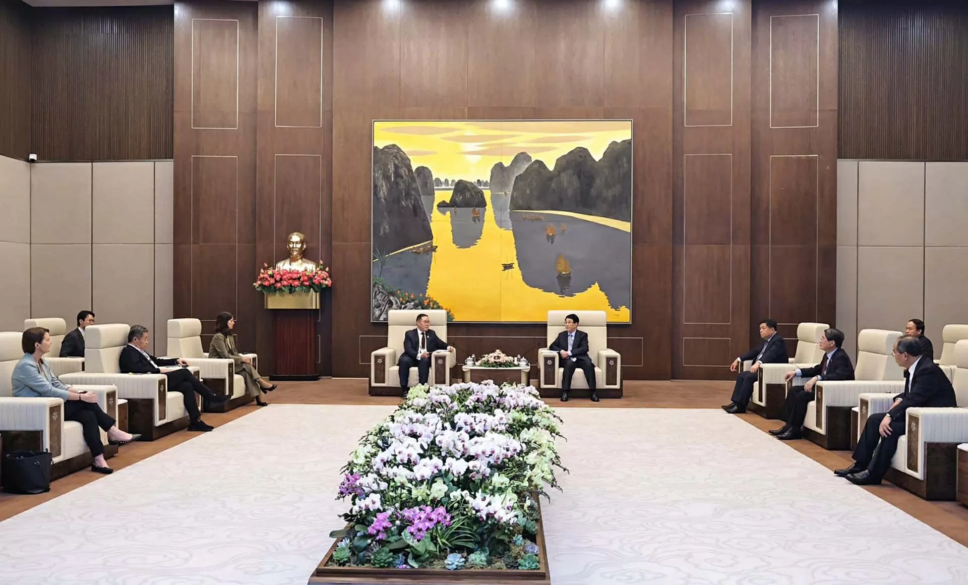 President Luong Cuong hosts ABAC 2025 Chair Cho Hyun-sang in Hanoi
