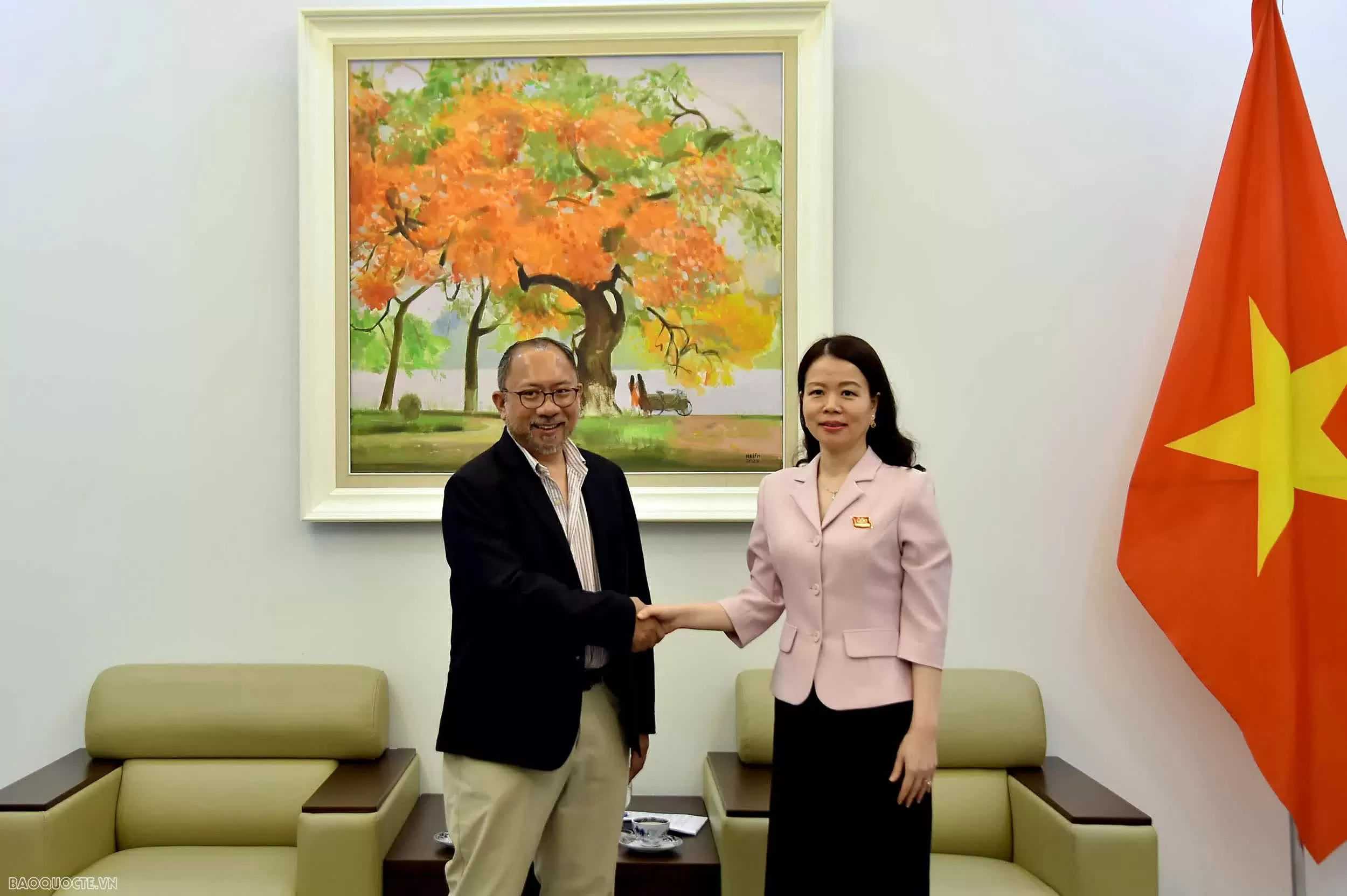 Deputy Foreign Minister Nguyen Minh Hang receives Executive Director of APEC Secretariat for the 2025-2027 term