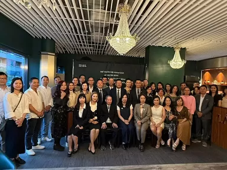 Deputy Minister of Foreign Affairs Le Thi Thu Hang meets and pays tribute to generations of overseas Vietnamese in Denmark and Sweden