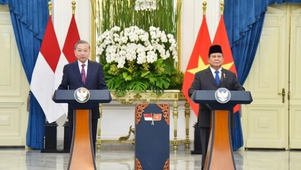 Diplomacy in the first half of 2025: Joining national efforts to accelerate, achieve breakthroughs, and build momentum for a new era