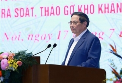 Prime Minister Pham Minh Chinh attends national conference, calls for swift and humane resolution of stalled projects