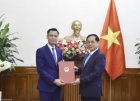 Deputy PM, FM Bui Thanh Son presents appointment decision to Deputy Foreign Minister Dang Hoang Giang