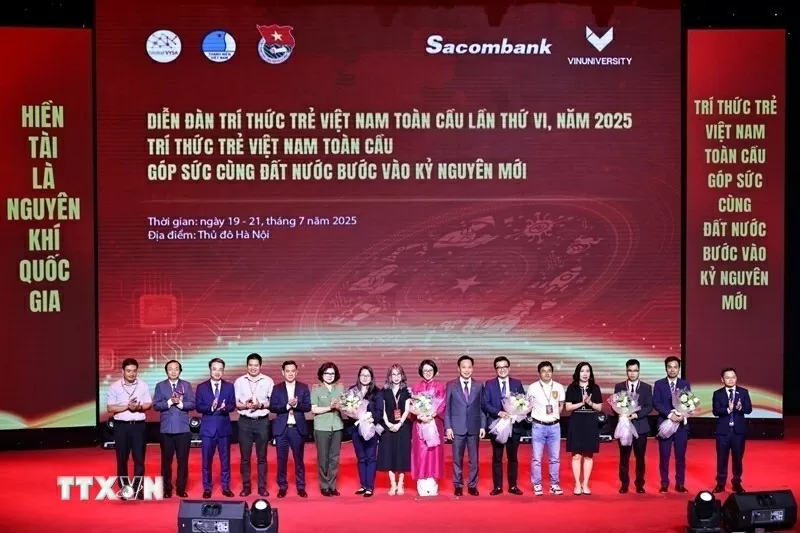 At the launch of the Advisory Council and Executive Boards of Discussion Groups at the 6th Global Forum for Young Vietnamese Intellectuals. (Photo: VNA)