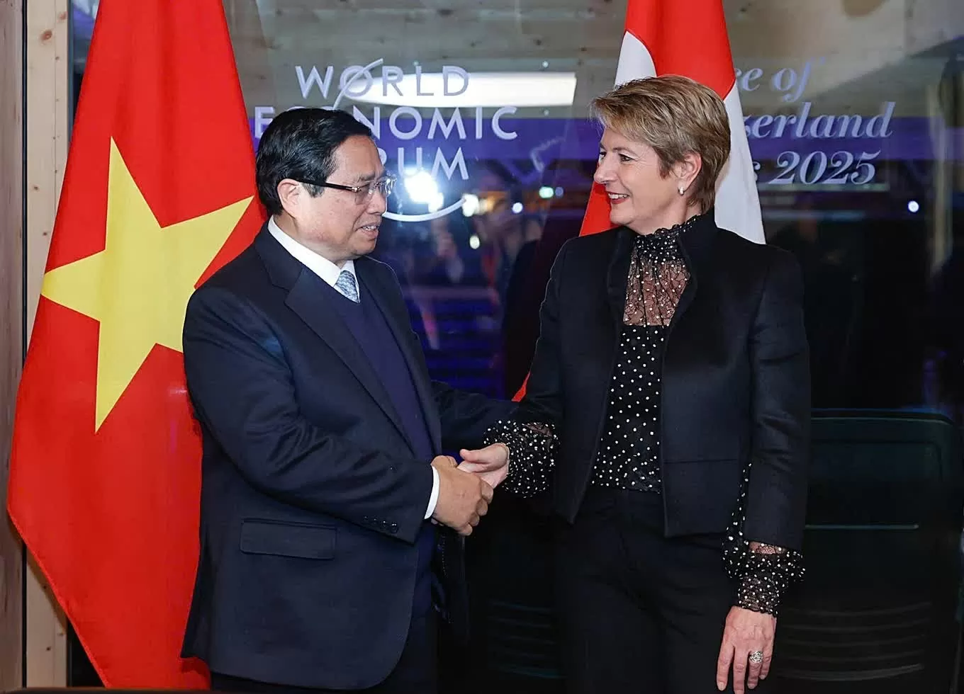 Nhân dịp dự Hội nghị thường niên lần thứ 55 của Diễn đàn Kinh tế thế giới (WEF) tại Davos tháng 1/2025, Thủ tướng Chính phủ Phạm Minh Chính đã có cuộc gặp với Tổng thống Thụy Sỹ Karin Keller-Sutter. (Nguồn: TTXVN)