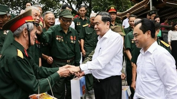 National Assembly Chairman Tran Thanh Man honours fallen war heroes in Thai Nguyen province