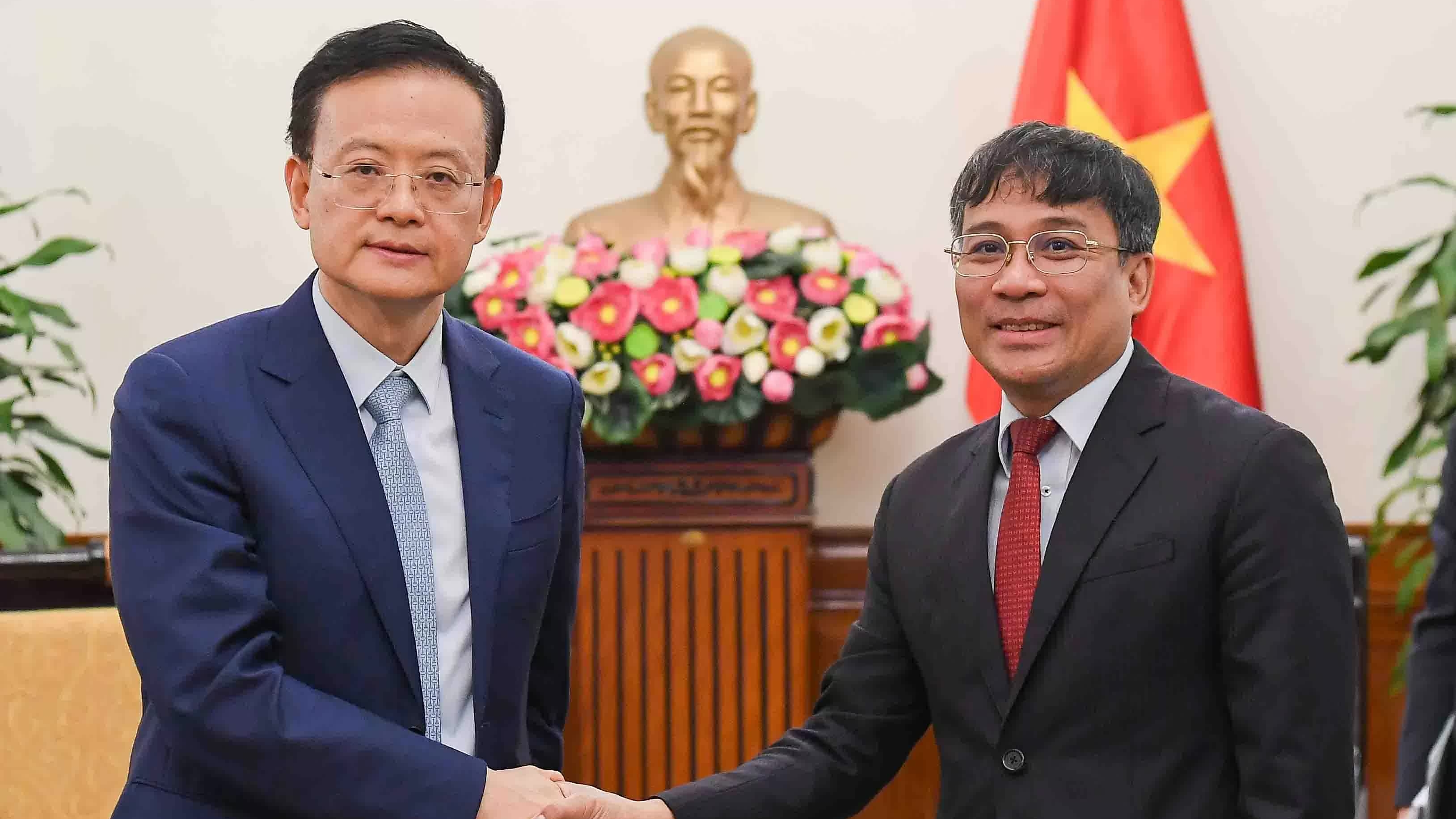Standing Deputy FM Nguyen Minh Vu receives delegation from China's Guangxi Zhuang Autonomous Region