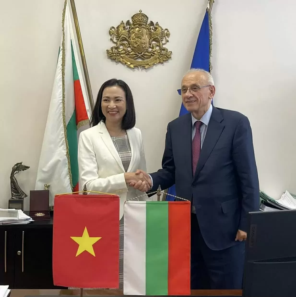 Bulgarian leaders support cooperation with Vietnam in human resources and health