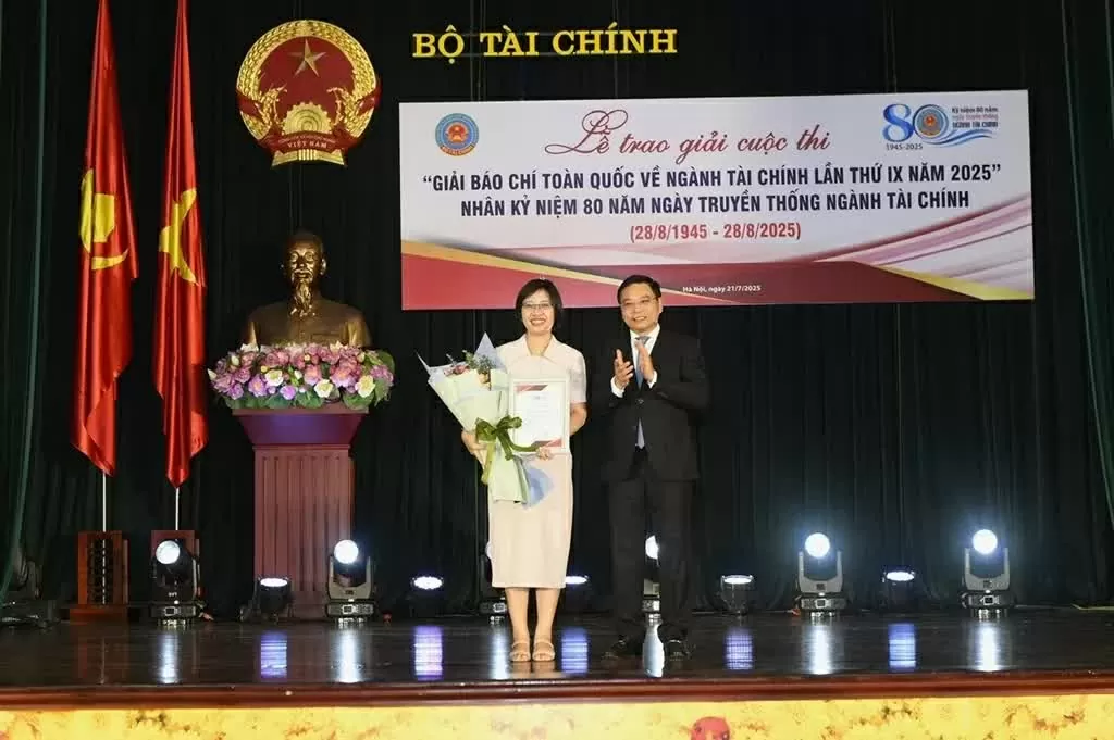 The World and Vietnam Report wins prize at the National Journalism Awards on Finance