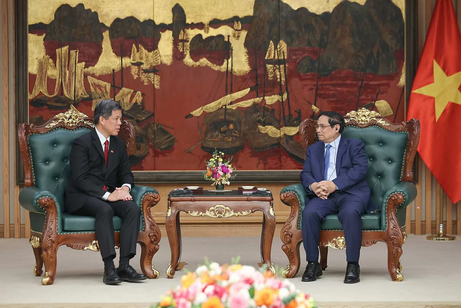 Prime Minister Pham Minh Chinh receives Singaporean Coordinating Minister for Public Services, Minister for Defence