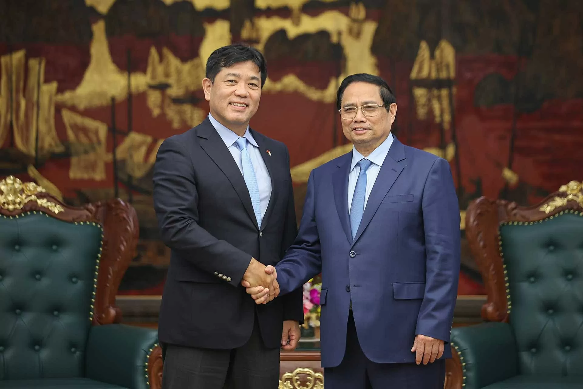 Prime Minister Pham Minh Chinh receives CEO of Sumitomo Corporation Yukihito Honda in Hanoi