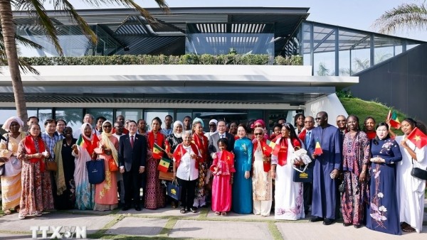 NA Chairman Tran Thanh Man meets with Vietnamese community in Senegal