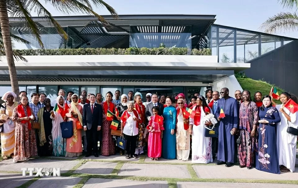 NA Chairman Tran Thanh Man meets with Vietnamese community in Senegal